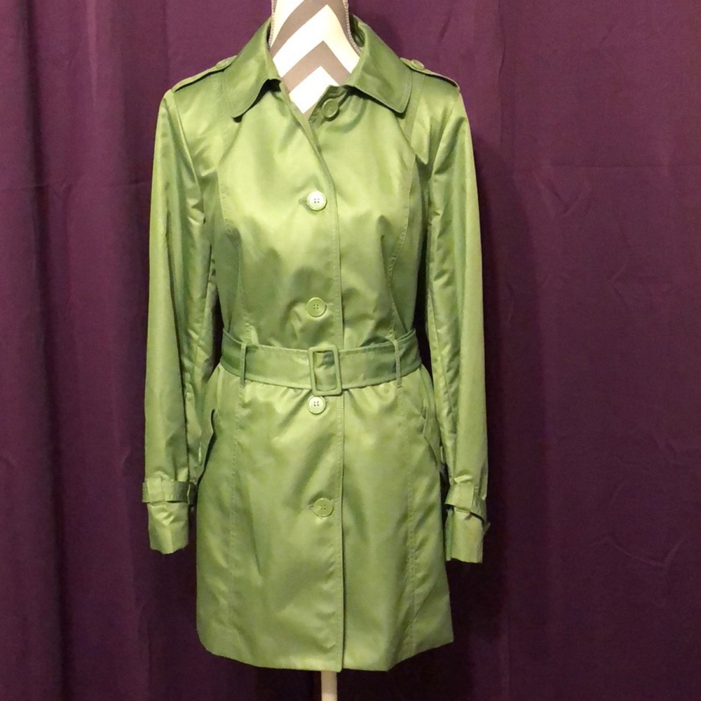 ⭐️Liz Claiborne⭐️light weight trench coat.